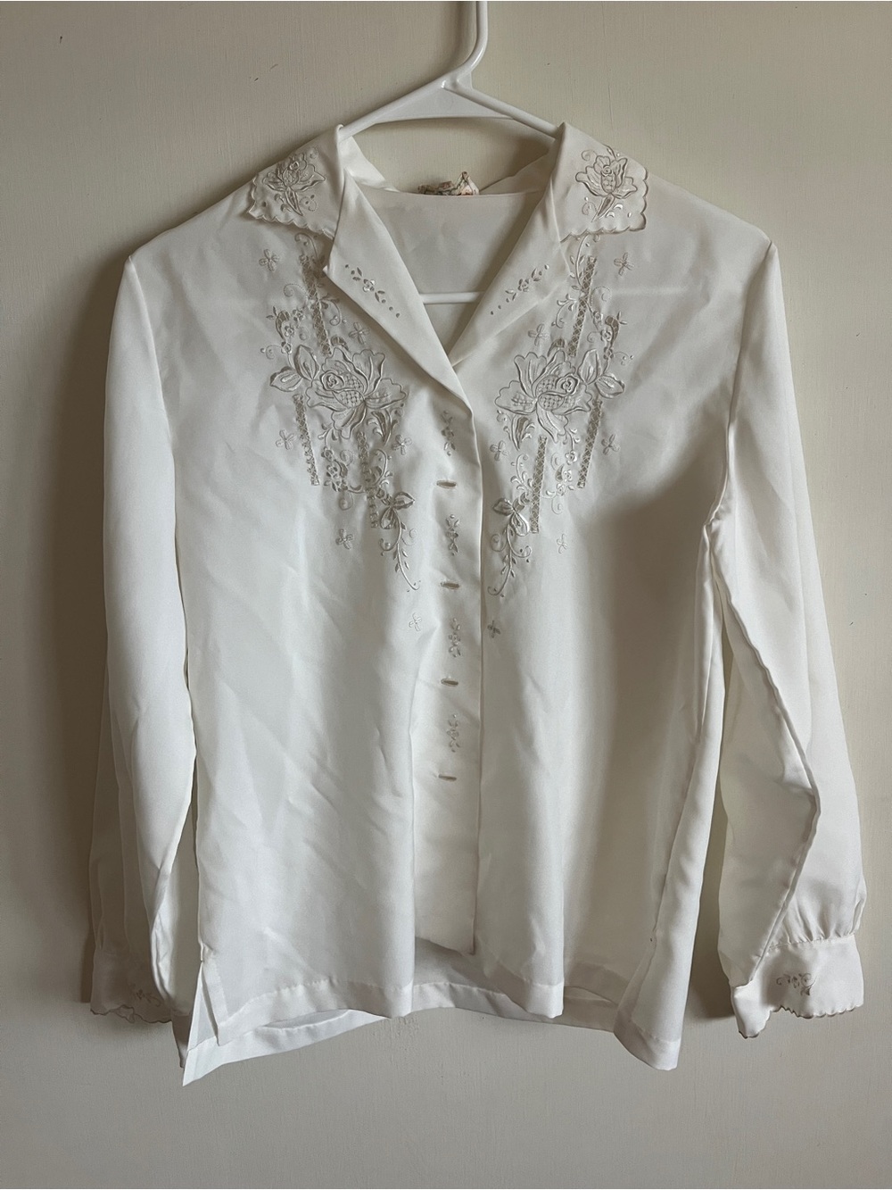Vintage White Embroidered Collared Button-Up Blouse